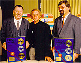 Bild: Ernst Mosch erhält 1995 zwei Goldene und eine Platin-CD